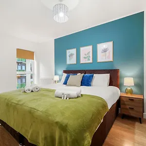 East London Townhouse Sleeps 7 With 1 Parking Space Goodmayes